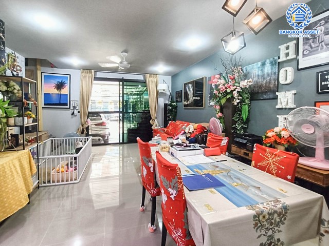 *****ทาวน์เฮ้าส์มือสอง นนทบุรี บ้านคุณภาพจากแบรนด์ Sansiri ม.สิริเพลส ติวานนท์ เนื้อที่ 21.40 ตร.ว. ฟังก์ชัน 3 ห้องนอน 3 ห้องน้ำ 2 ที่จอดรถ ตกแต่งสวย พร้อมเข้าอยู่ ทำเลเดินทางสะดวก เชื่อมต่อถนนรัตนาธิเบศร์, ถนนแจ้งวัฒนะ, ถนนบางกรวย-ไทรน้อย, ถนนชัยพฤกษ์ ใกล้โรบินสันศรีสมาน และทางด่วน "อุดรรัถยา" จองเลย!